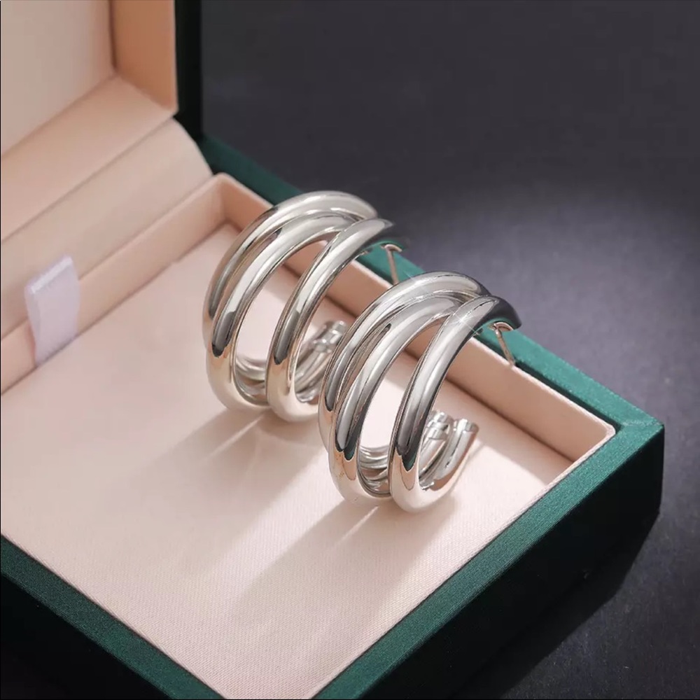 NEW Silver Geometric Simple Stylish Hoop Earrings - Picture 2 of 4